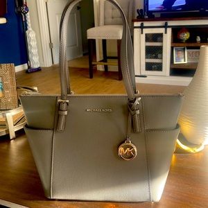 Michael Kors Jet Set Gray Shoulder medium Purse with silver accents.